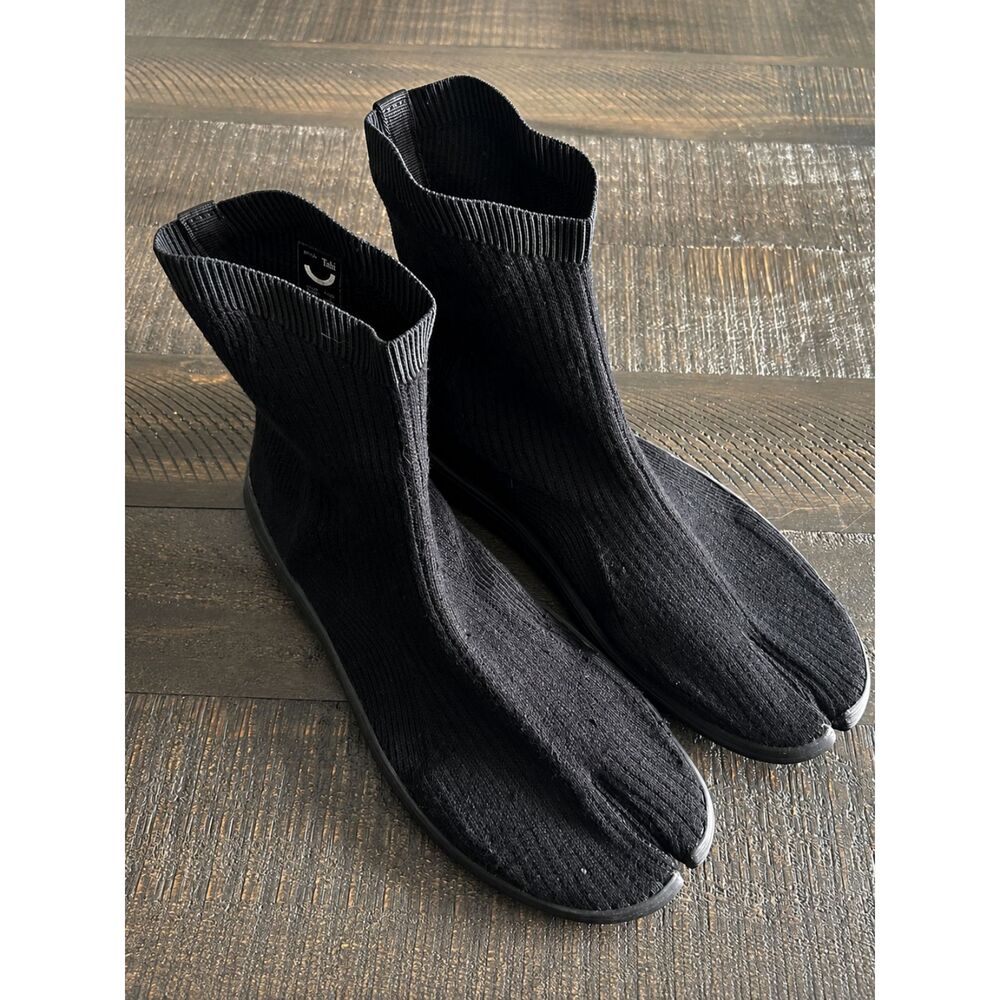 Tabi Split Toe Sock Sneakers Black Knit Boots Unisex Minimalist Techwear